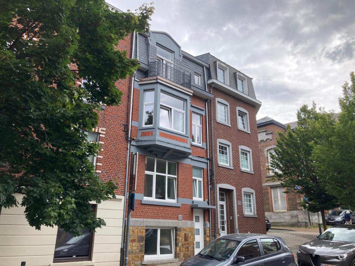 Les Duplex De La Place Des Ecoles スパ エクステリア 写真